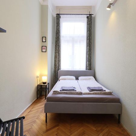 Joseph Boulevard Apartment - 3Bdr, 2Bath, 8Ppl Budapeşte Dış mekan fotoğraf