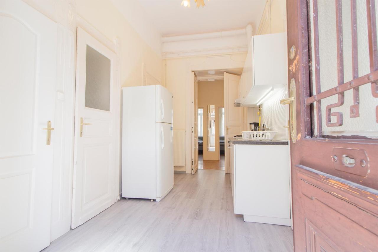 Joseph Boulevard Apartment - 3Bdr, 2Bath, 8Ppl Budapeşte Dış mekan fotoğraf
