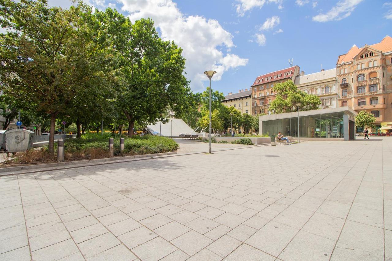 Joseph Boulevard Apartment - 3Bdr, 2Bath, 8Ppl Budapeşte Dış mekan fotoğraf
