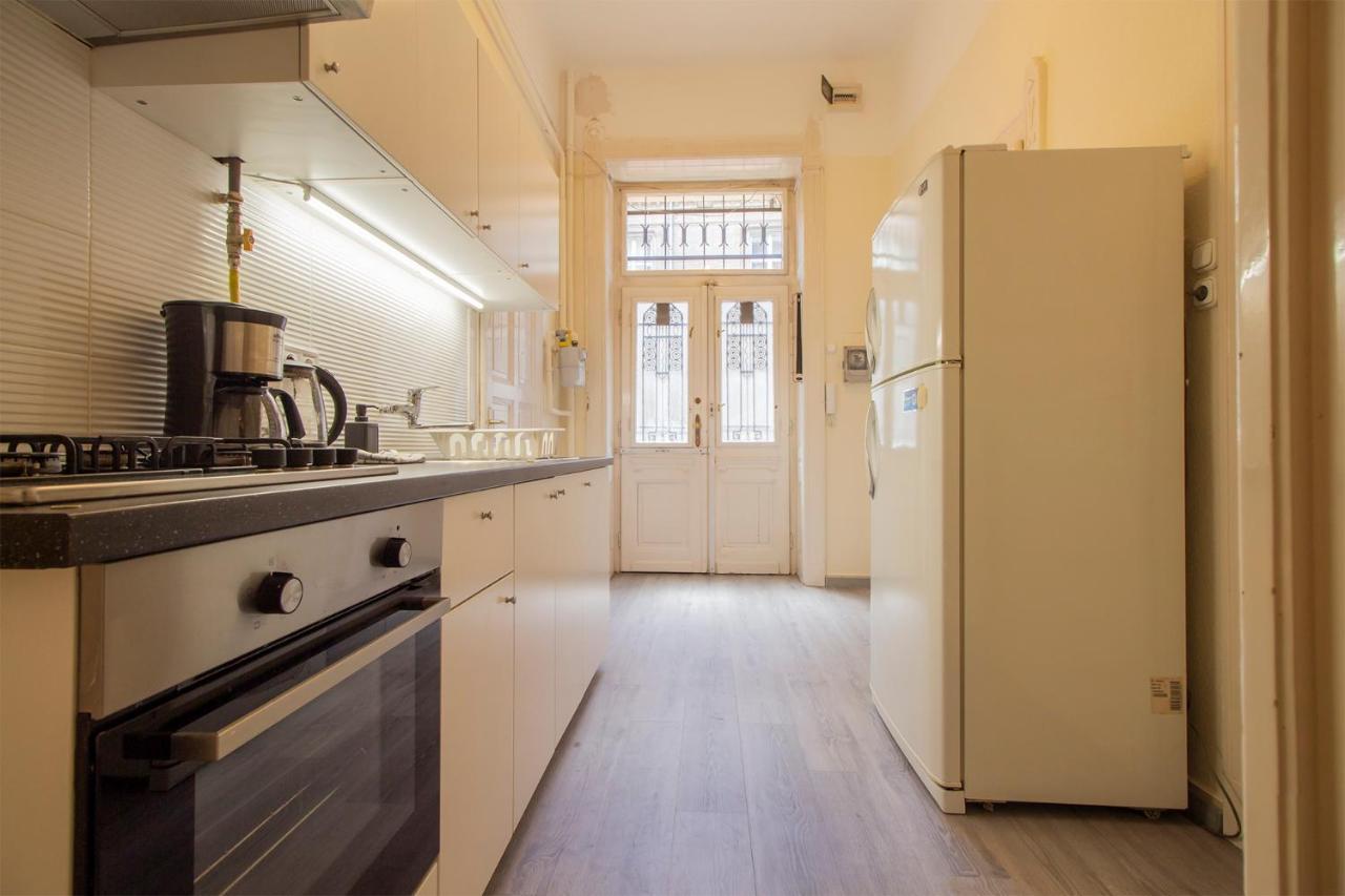 Joseph Boulevard Apartment - 3Bdr, 2Bath, 8Ppl Budapeşte Dış mekan fotoğraf