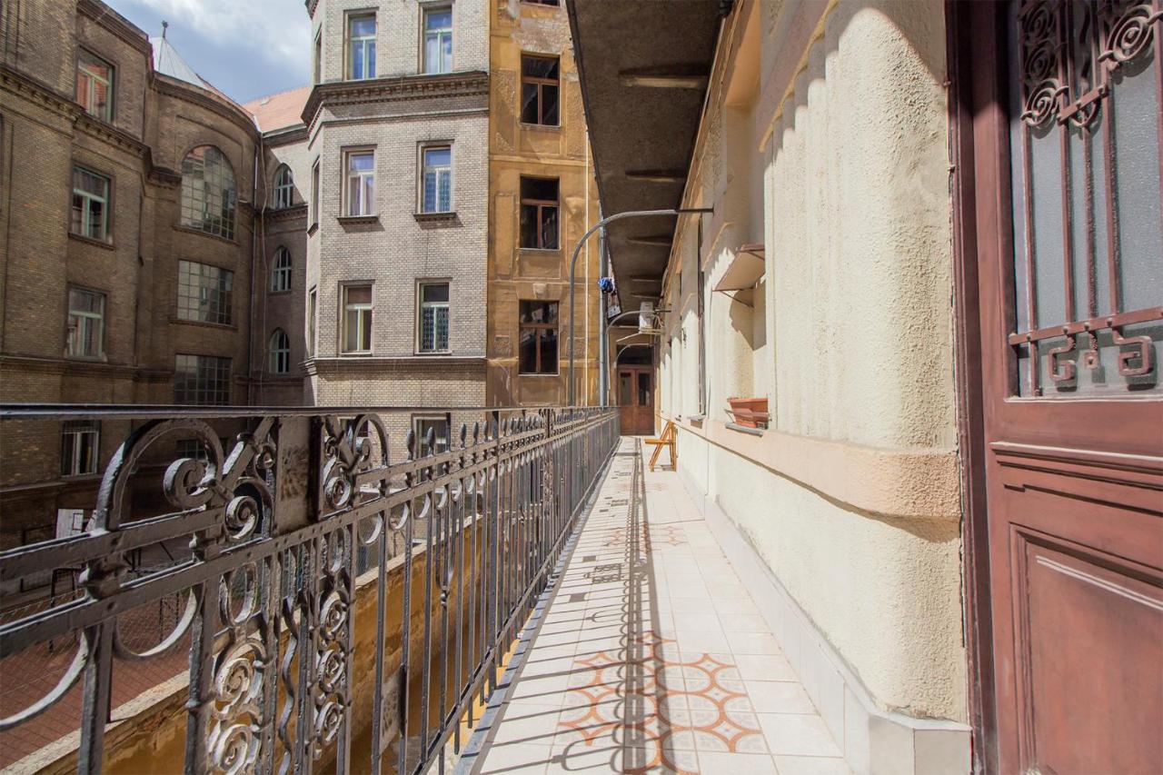 Joseph Boulevard Apartment - 3Bdr, 2Bath, 8Ppl Budapeşte Dış mekan fotoğraf