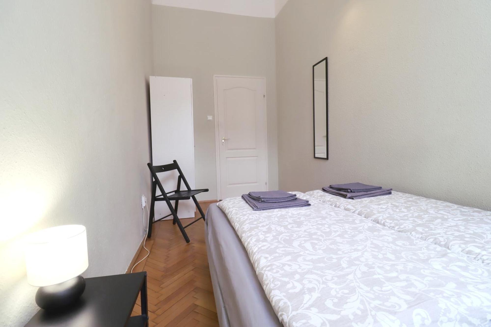 Joseph Boulevard Apartment - 3Bdr, 2Bath, 8Ppl Budapeşte Dış mekan fotoğraf