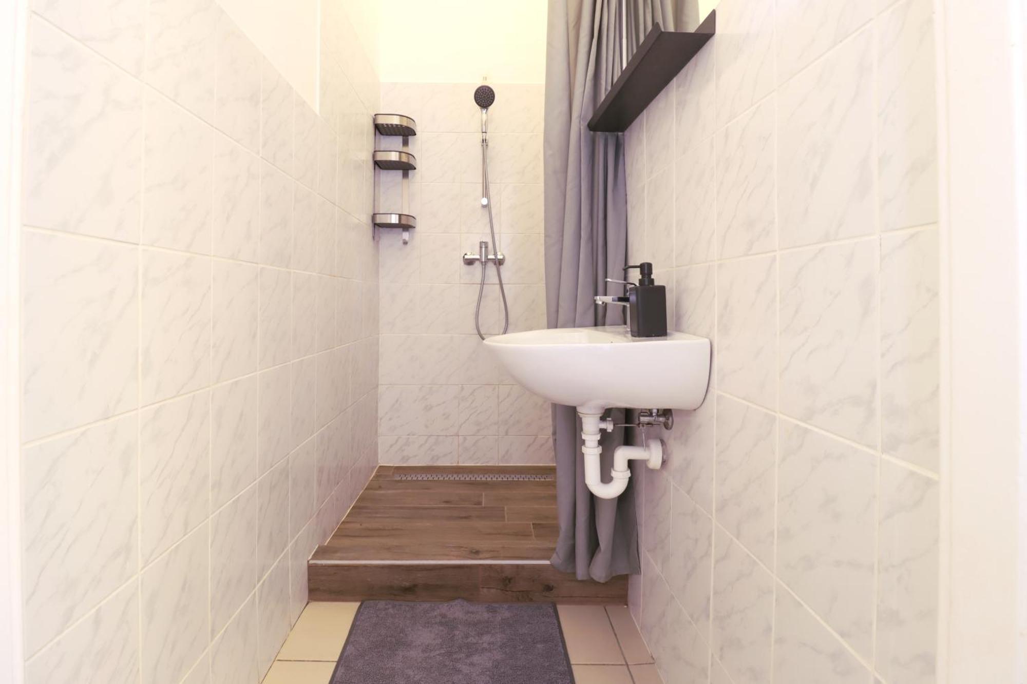 Joseph Boulevard Apartment - 3Bdr, 2Bath, 8Ppl Budapeşte Dış mekan fotoğraf