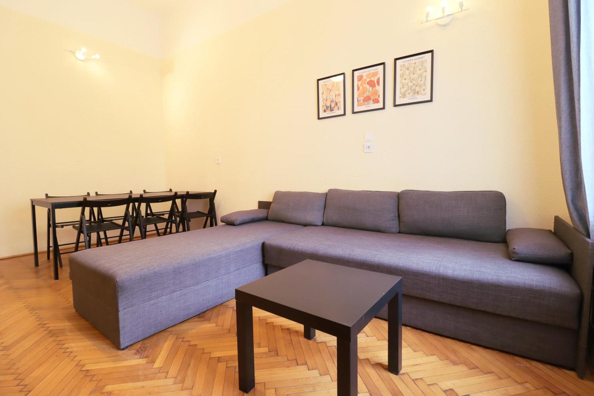 Joseph Boulevard Apartment - 3Bdr, 2Bath, 8Ppl Budapeşte Dış mekan fotoğraf