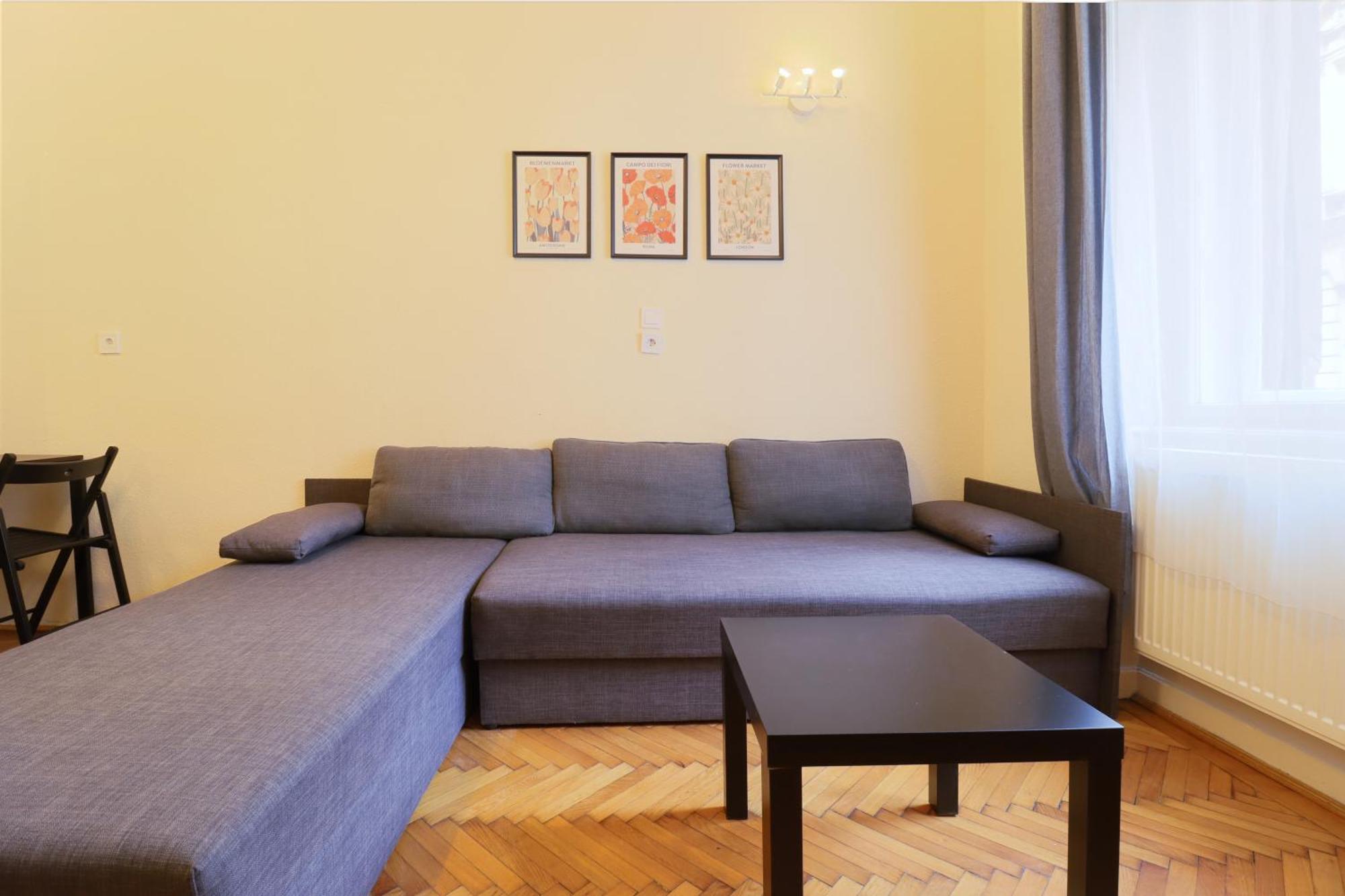 Joseph Boulevard Apartment - 3Bdr, 2Bath, 8Ppl Budapeşte Dış mekan fotoğraf