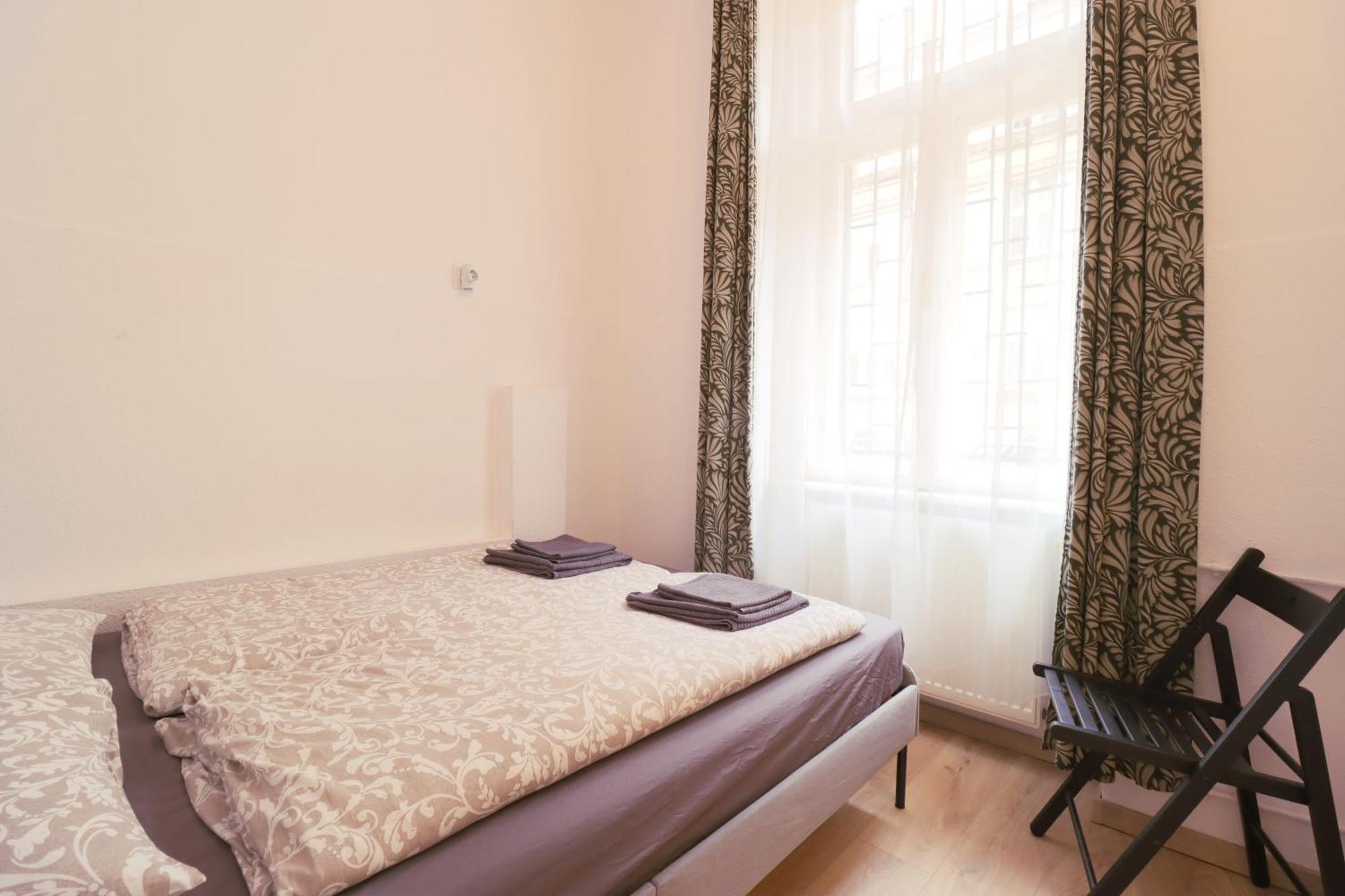 Joseph Boulevard Apartment - 3Bdr, 2Bath, 8Ppl Budapeşte Dış mekan fotoğraf
