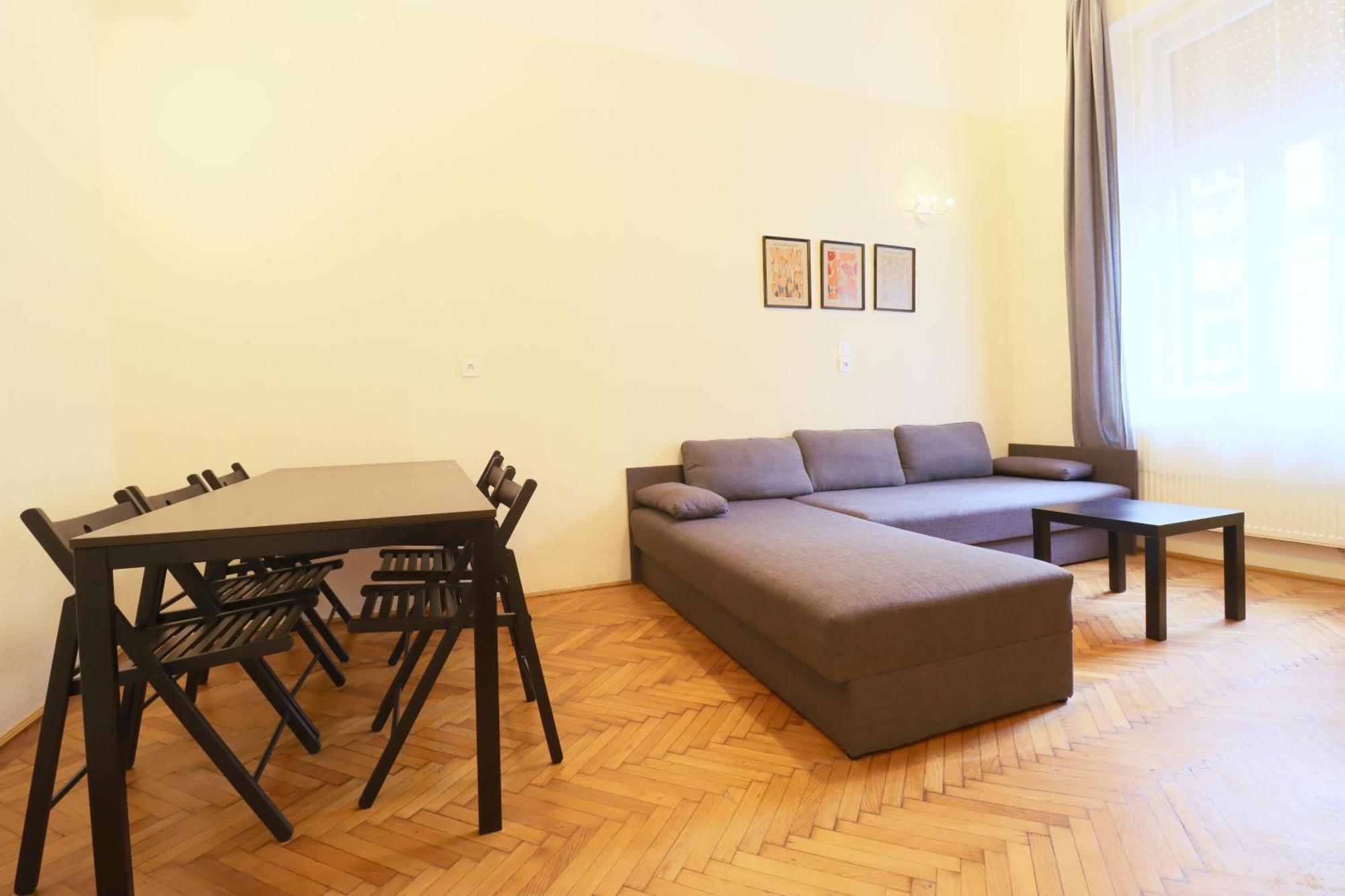 Joseph Boulevard Apartment - 3Bdr, 2Bath, 8Ppl Budapeşte Dış mekan fotoğraf