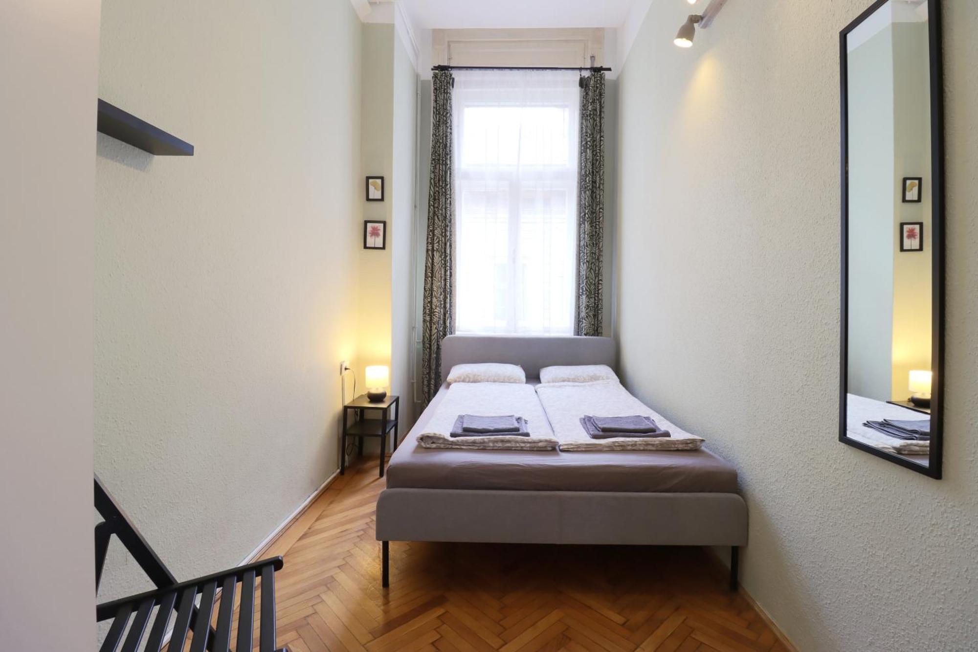Joseph Boulevard Apartment - 3Bdr, 2Bath, 8Ppl Budapeşte Dış mekan fotoğraf