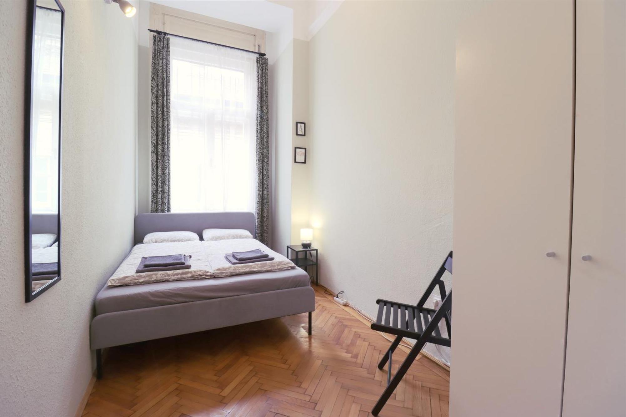 Joseph Boulevard Apartment - 3Bdr, 2Bath, 8Ppl Budapeşte Dış mekan fotoğraf