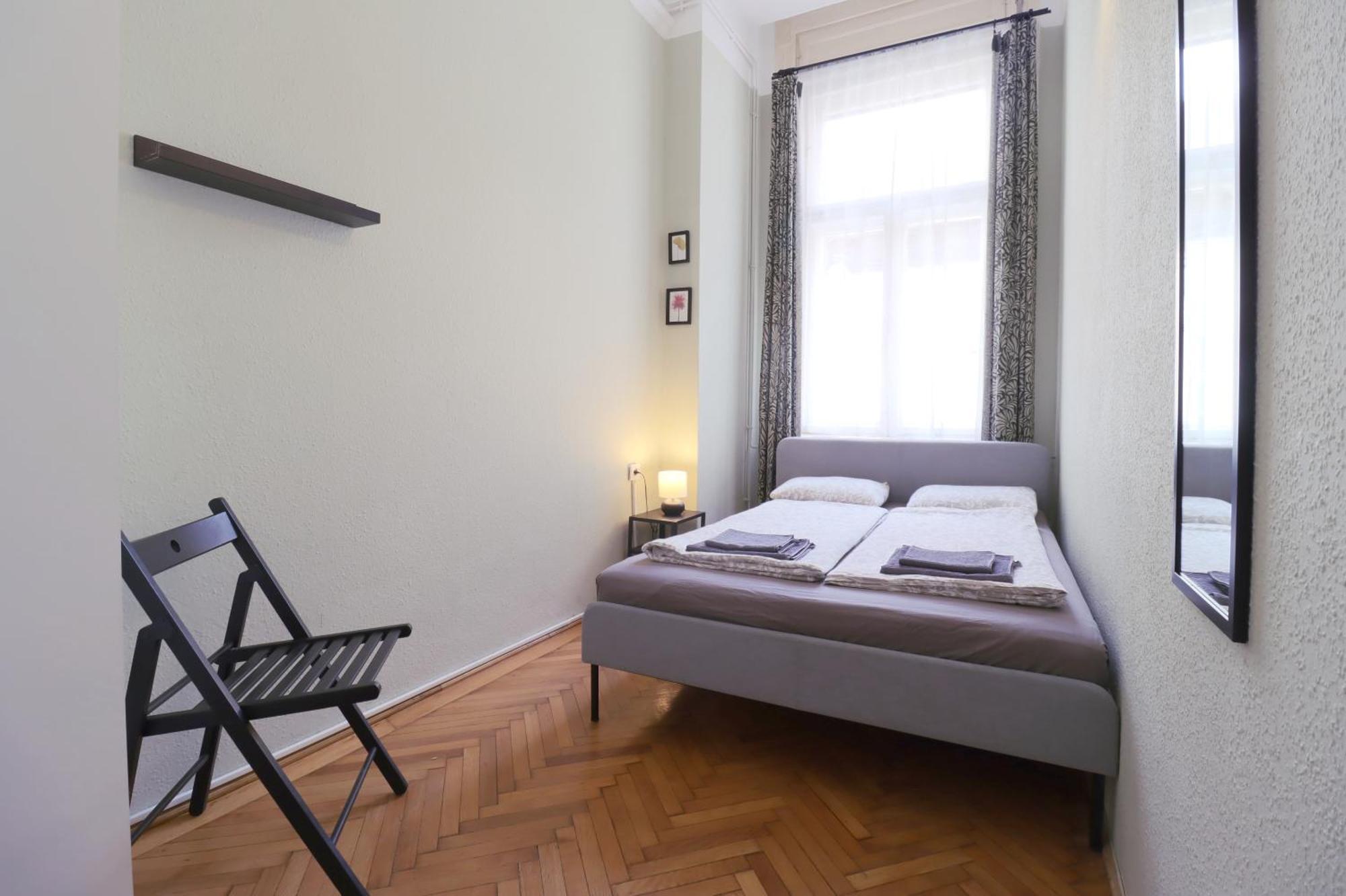 Joseph Boulevard Apartment - 3Bdr, 2Bath, 8Ppl Budapeşte Dış mekan fotoğraf